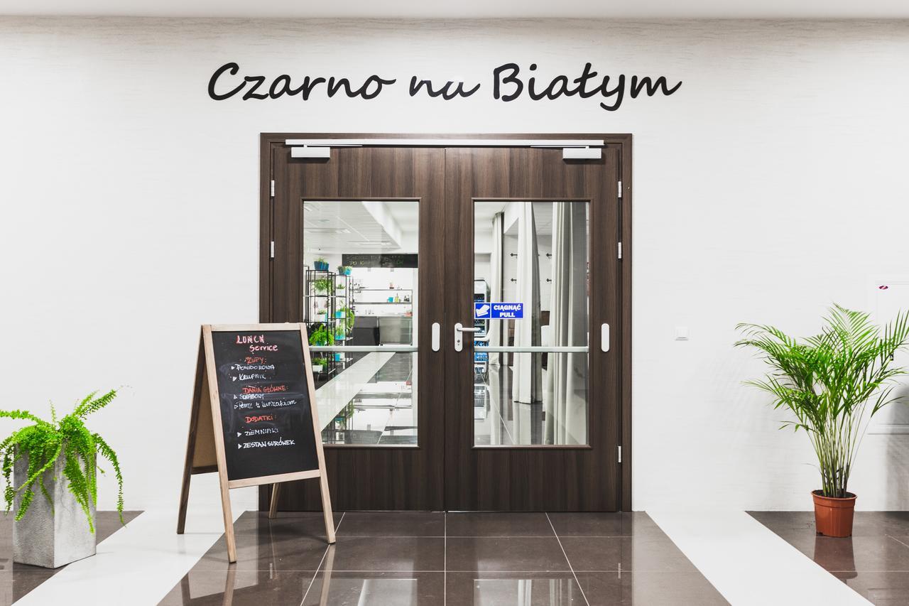 Czarno Na Bialym Hotel Cracovia Exterior foto