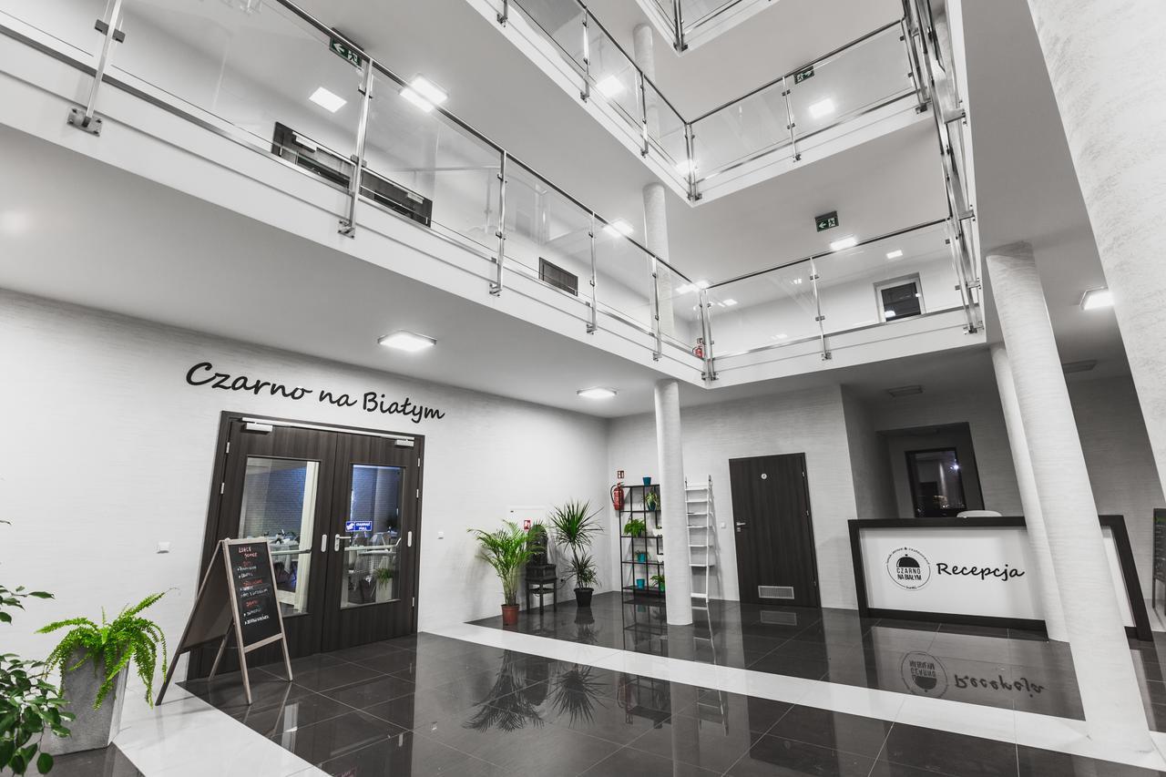 Czarno Na Bialym Hotel Cracovia Exterior foto